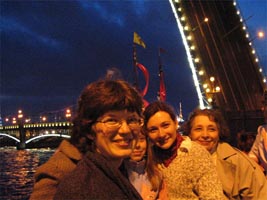 Леночка, Аля Торик с мамой и сестричкой